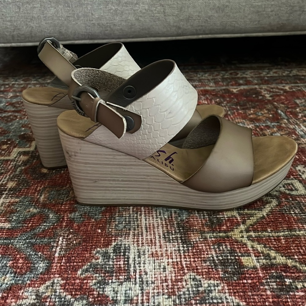 Blowfish, wedge, size 9